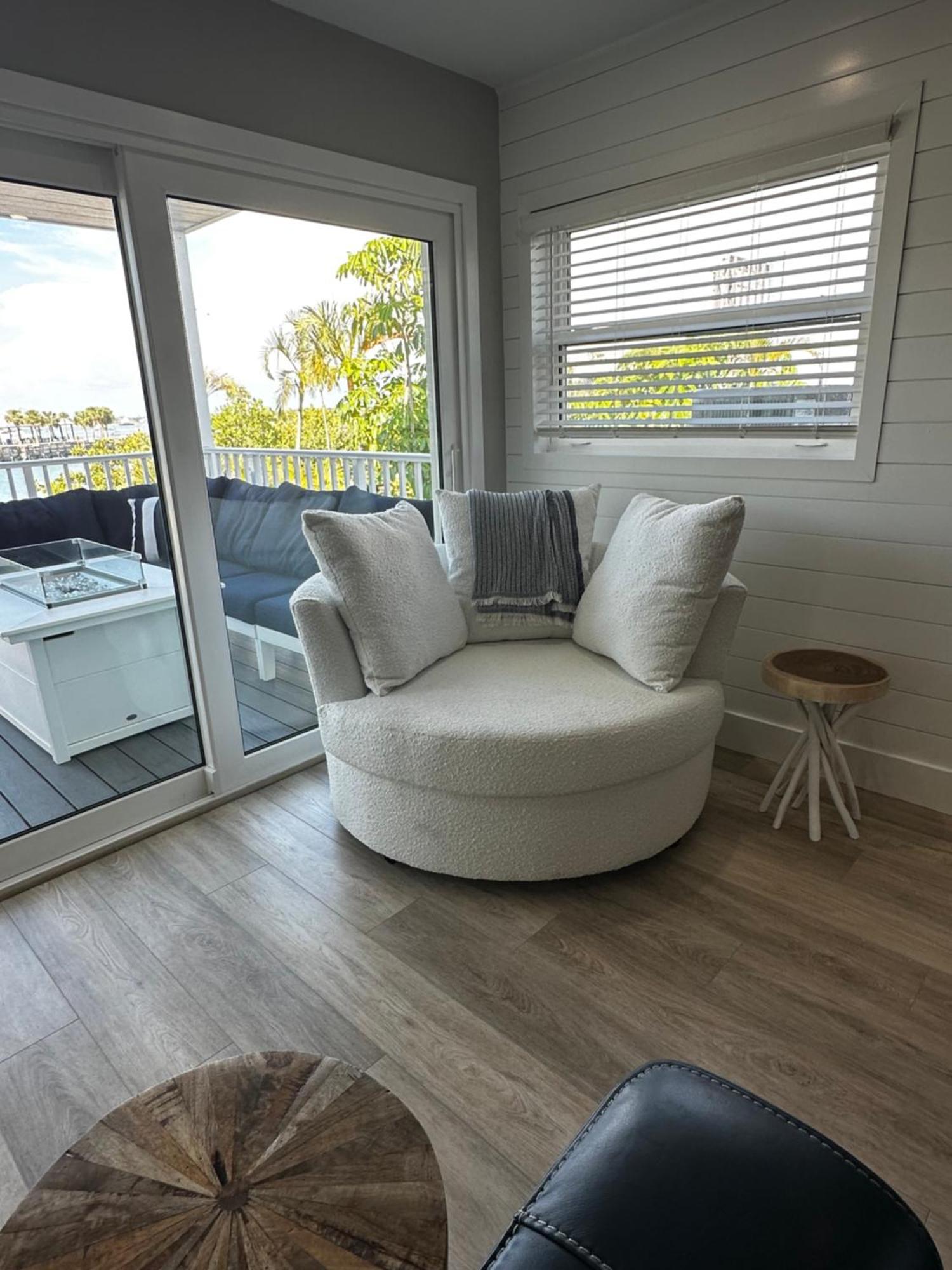 Chadwick Cove Marina Aparthotel Englewood Exterior photo